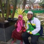 Ustadz Ismail Pegang Handsainitaizer